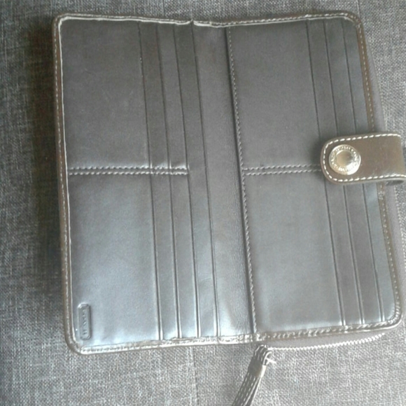 Coach - Picture 6 of 7